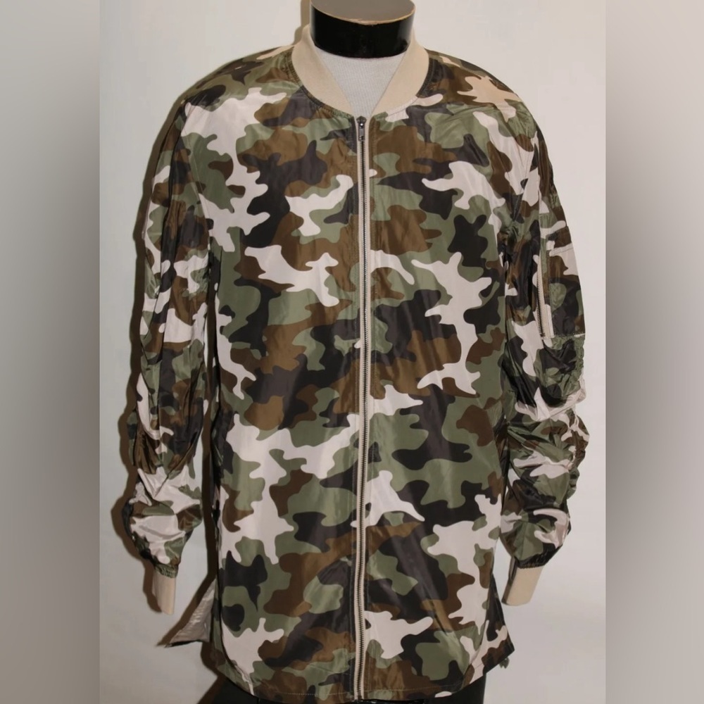 Camo Windbreaker Jacket, excellent condition